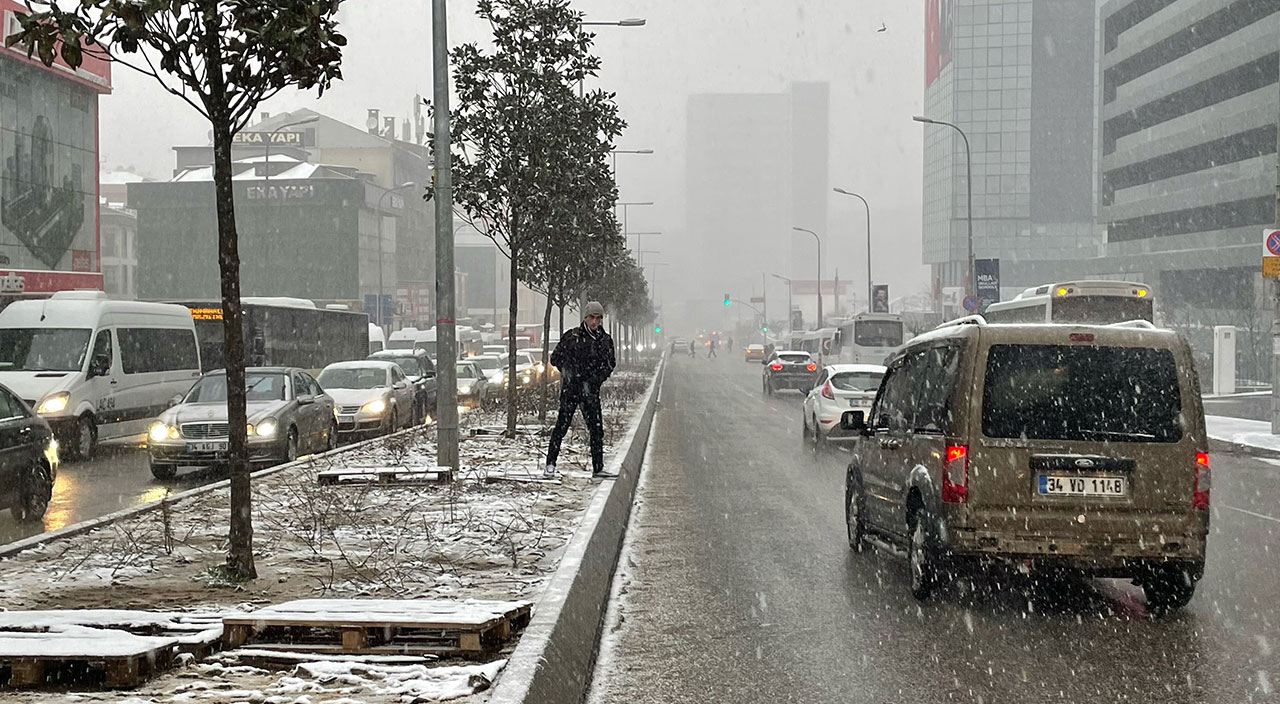 Meteoroloji, AKOM, İBB... Uyarılar peş peşe! Beklenen yağış başladı (18 Mart 2022 hava durumu)
